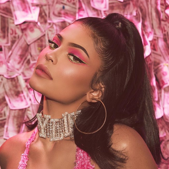 Neon and Wine Smokey: 10 Best Kylie Jenner Makeups